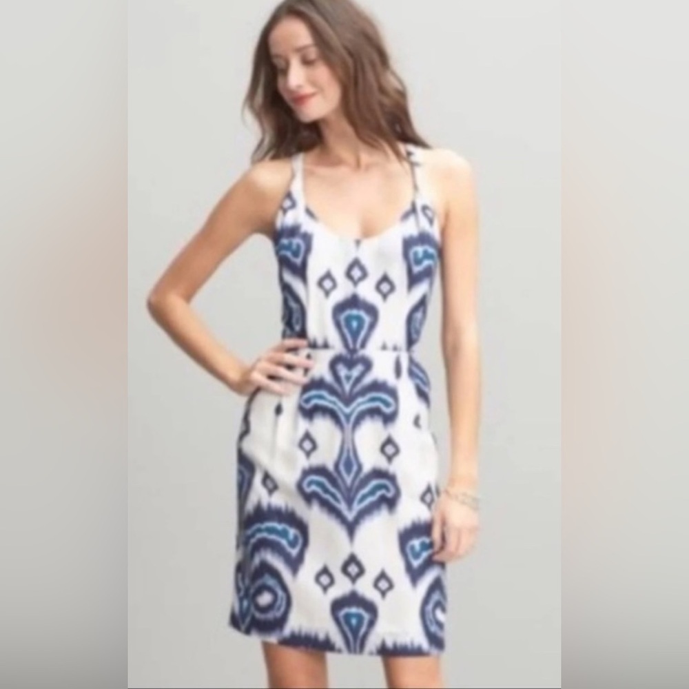Sleeveless Blue and White Patterned Shift Dress